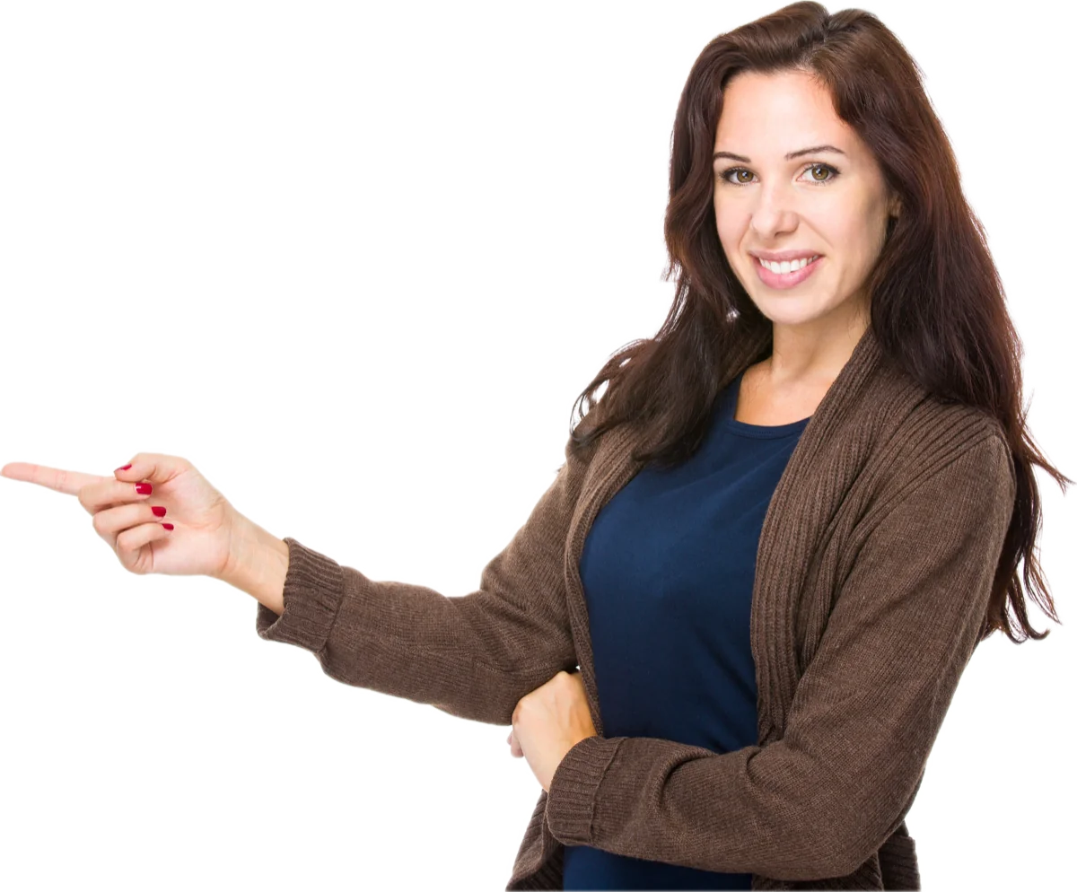 Consultora sorridente apontando para a apresentação do Domínio Ideal